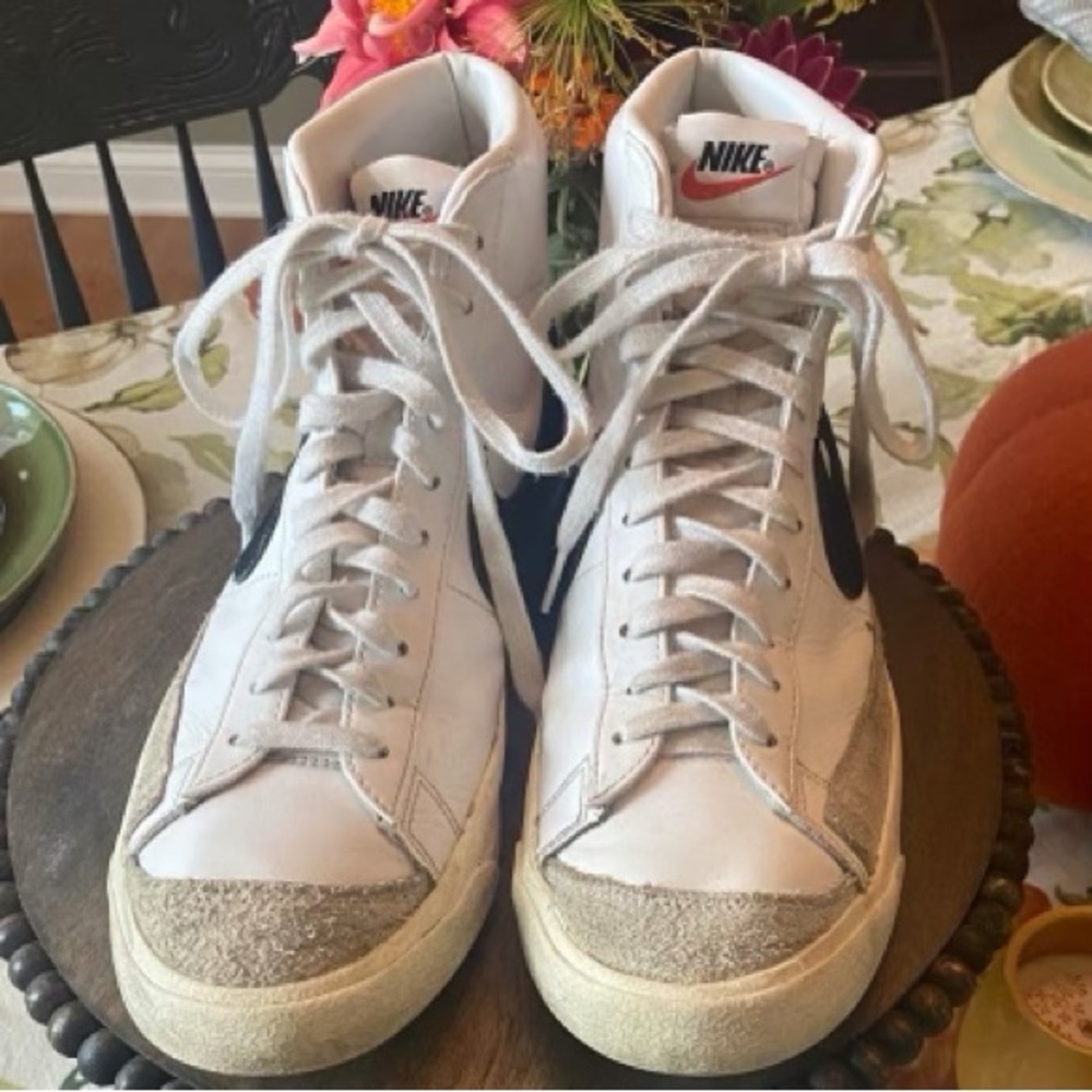 Nike Blazer Mid ‘77 High-Top Sneakers
Size 12